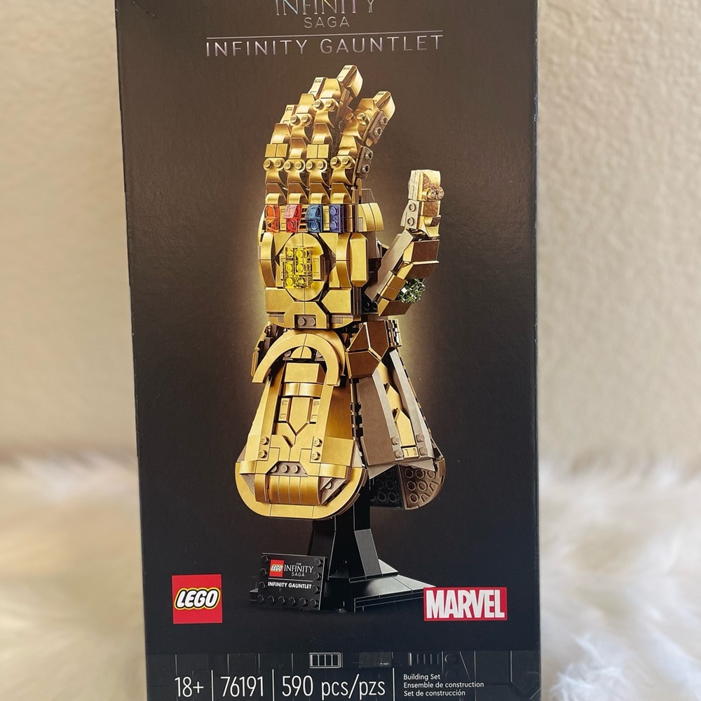 LEGO Marvel Infinity Gauntlet with Gold and Colorful Stones new in box - Picture 6 of 6